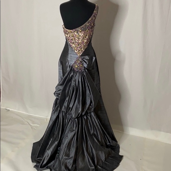 Elegant! Maggie Sottero Flirt Gown - Picture 3 of 3